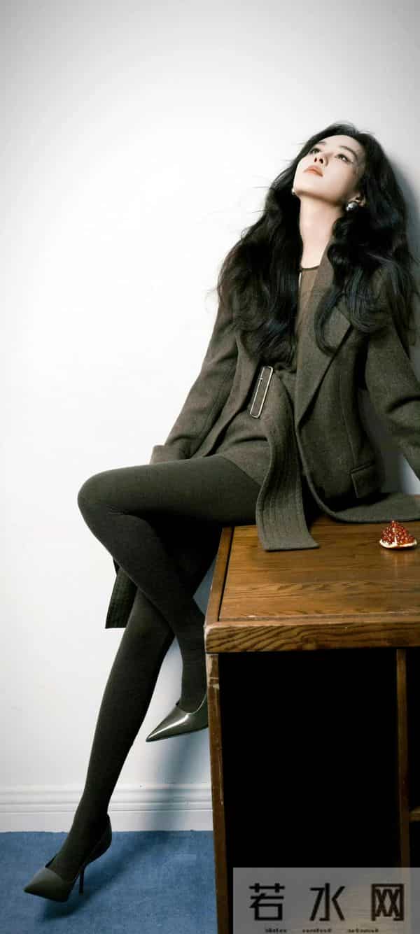 郑合惠子绿色裤袜高跟鞋