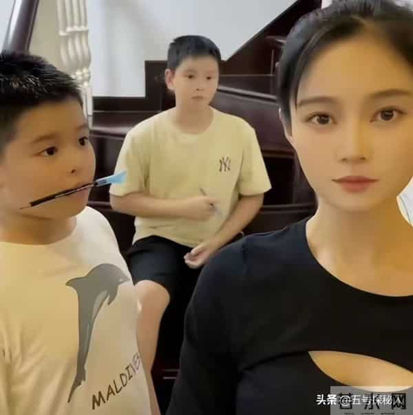 王媛可：因丈夫长得太帅倒追5年，婚后生下双胞胎，取名一模一样