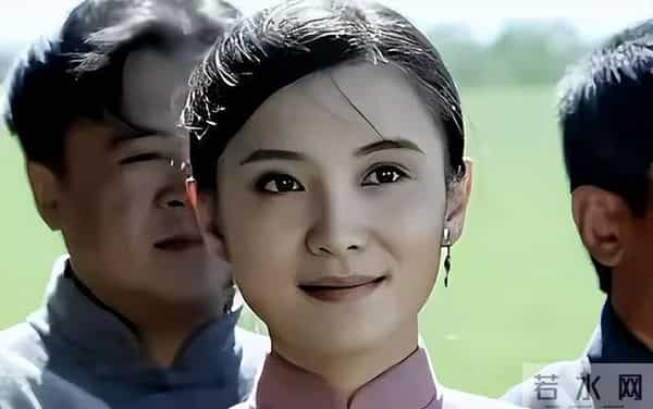 与名导同居多年绯闻缠身的宋佳，45岁再破天花板