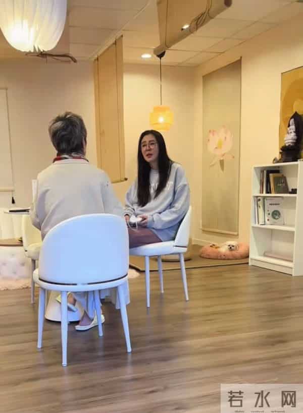 王祖贤晚节不保!被控诉压榨员工还烫伤顾客,套路太多口碑崩塌!