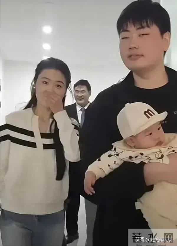 女儿订婚、陈萌孝顺！大衣哥三喜临门站上人生巅峰，亚男错失躺赢