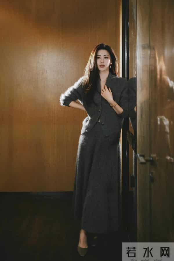 朱珠女人味十足