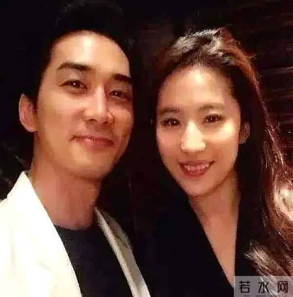 10年前，他俩如胶似漆就连逛大街都你搂我抱的，为何却分道扬镳？