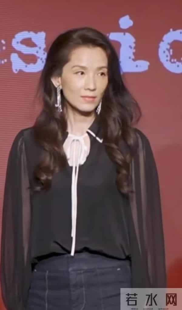 50多岁的叶全真告诉我们:有一种美,叫放弃抵抗,也叫清汤寡水