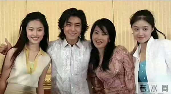 当年蒋欣才19岁,刘亦菲才15岁,不得不说美女真是从小美到大!