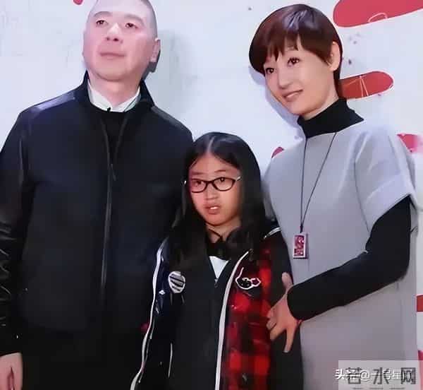 演都不演了?丁克大半辈子养女和冯小刚长太像,徐帆态度说明一切