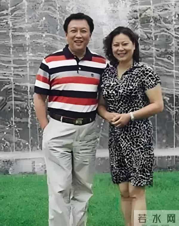 73岁唐国强好幸福老婆好养眼，大气优雅美丽动人！两人特有夫妻相
