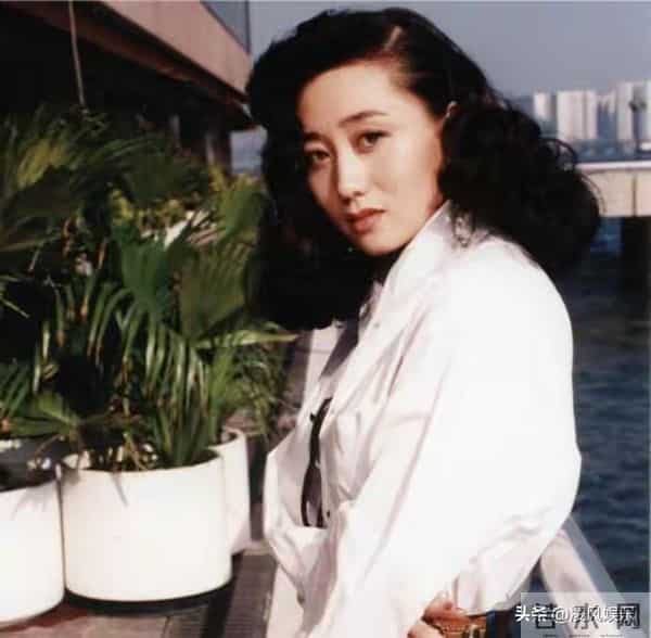 机关算尽太聪明?结婚26年后,一张照片暴露利智李连杰真实感情