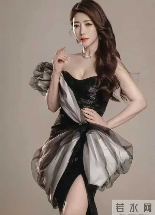 黑裙怎么穿才美？陈紫函教你看尽万种性感