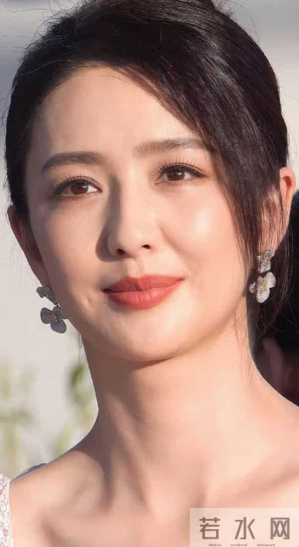 佟丽娅的素颜，在整个娱乐圈都属于最美的，新疆人独有的美