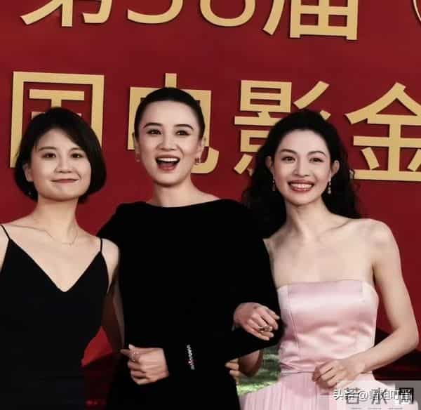 金鸡奖这一夜，人情世故，江湖地位，在宋佳身上体现得淋漓尽致