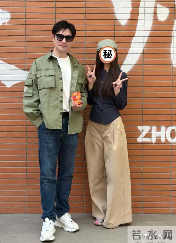 严屹宽现身泉州被偶遇,五官立体,实在太帅了 古装男神可不是吹的