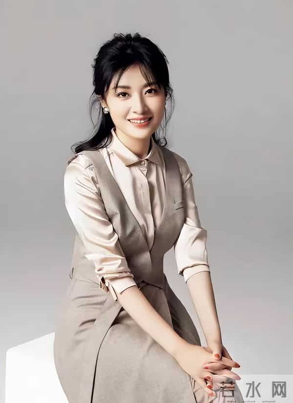 她是“央视一姐”,结婚12年选择离婚,坦然:婚姻给我的尽是痛苦