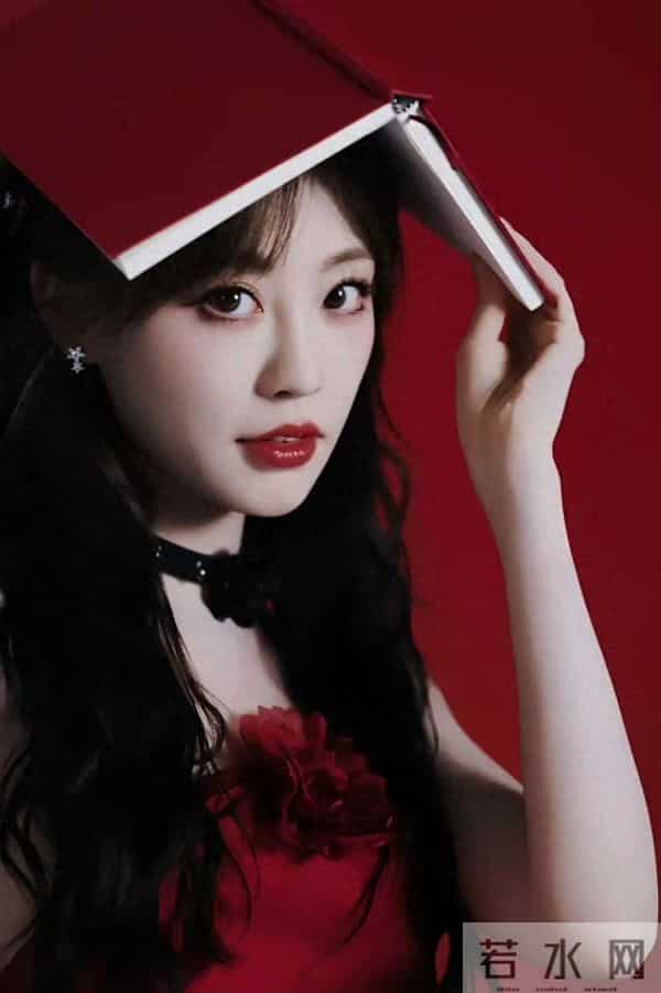 祝绪丹｜红裙黑饰氛围感拉满！又美又飒太戳我