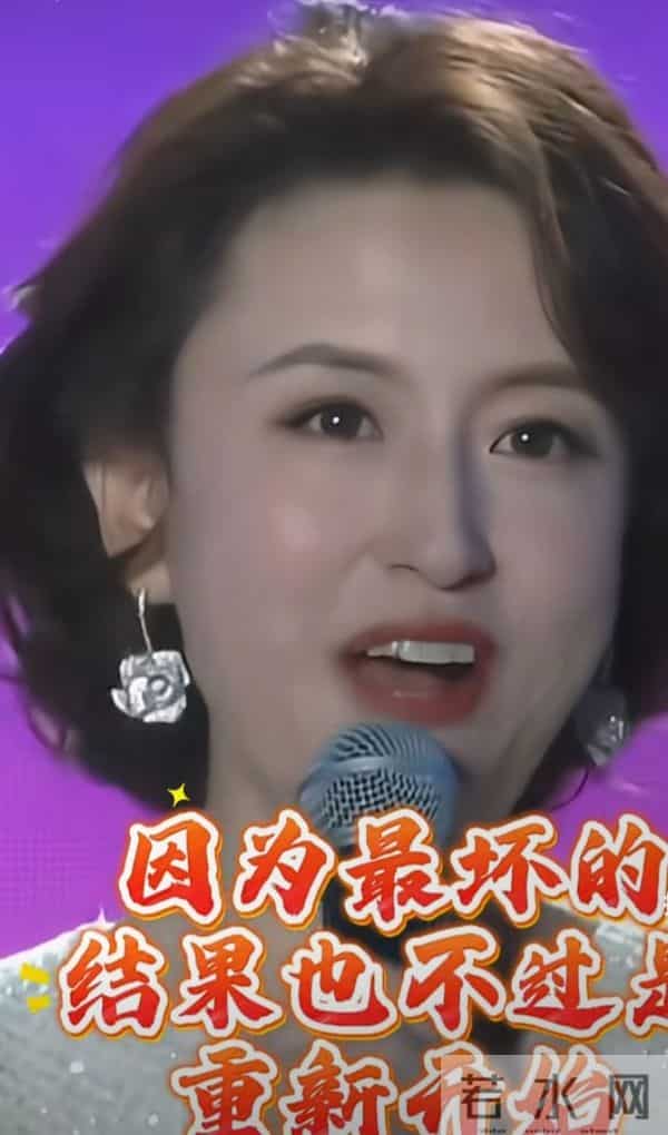 张蕾谈人生感悟，亮裙短发气质优雅美得好高级