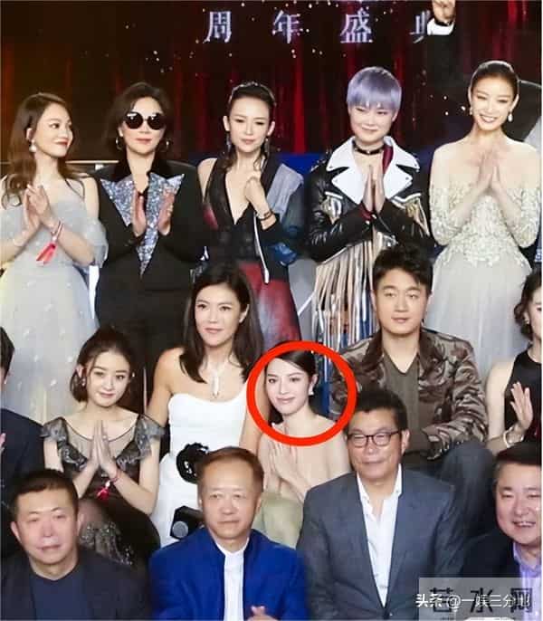 赢过惠英红,获奖感言忘词,她捂脸假哭没人买账,台下众星绷不住