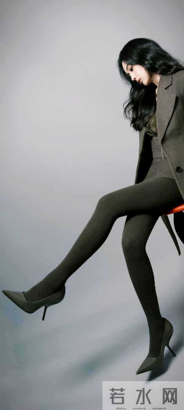 郑合惠子绿色裤袜高跟鞋