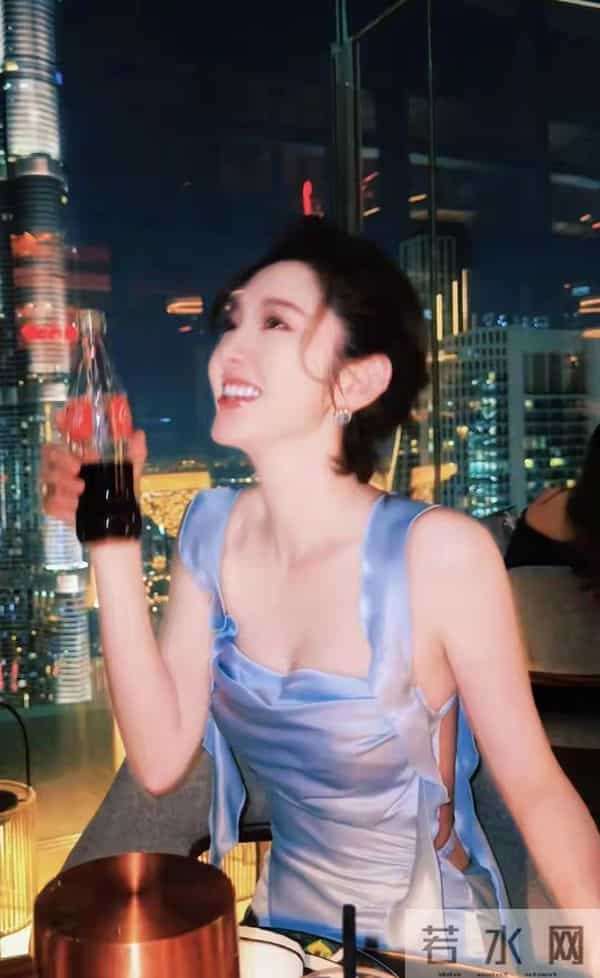 唐艺昕,性感露背装,美到窒息!