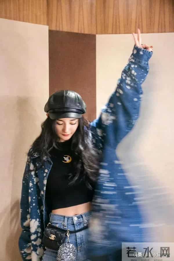 杨幂这波牛仔裤穿搭，把“日常辣妹”焊在身上了