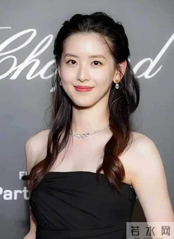 “婚变风波”仅10天，31岁章泽天又官宣喜讯，野心太大藏不住了！