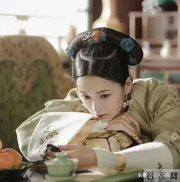 王媛可：因丈夫长得太帅倒追5年，婚后生下双胞胎，取名一模一样