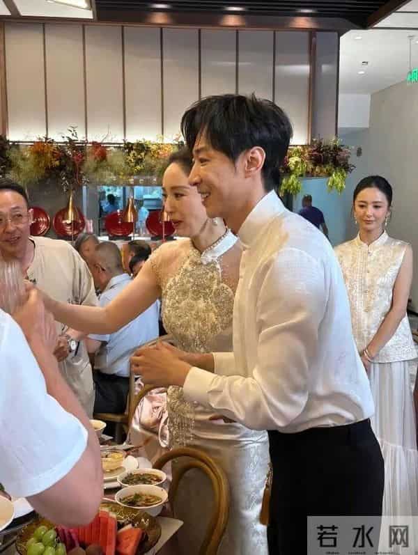 董璇回应坚持再婚原因,坦言婚后联系的单身异性减少:一是对稳定生活的需求,二是对自己的保护