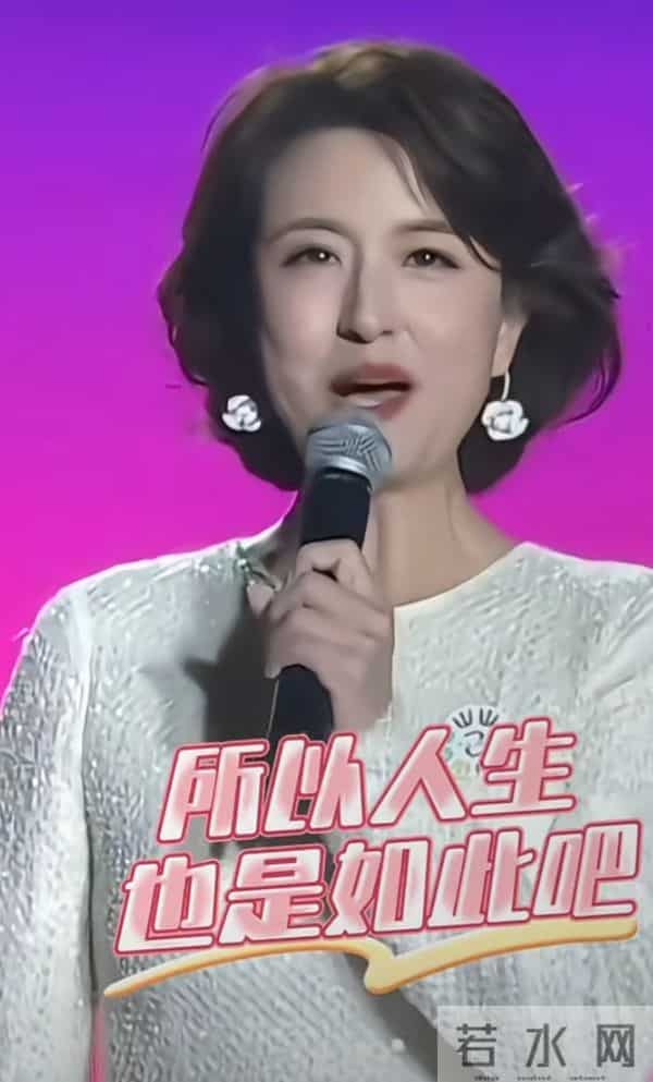 张蕾谈人生感悟，亮裙短发气质优雅美得好高级