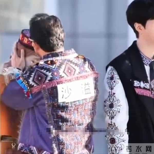 不装了,“逼婚”胡可、争议不断的沙溢,如今终于遭到“反噬”