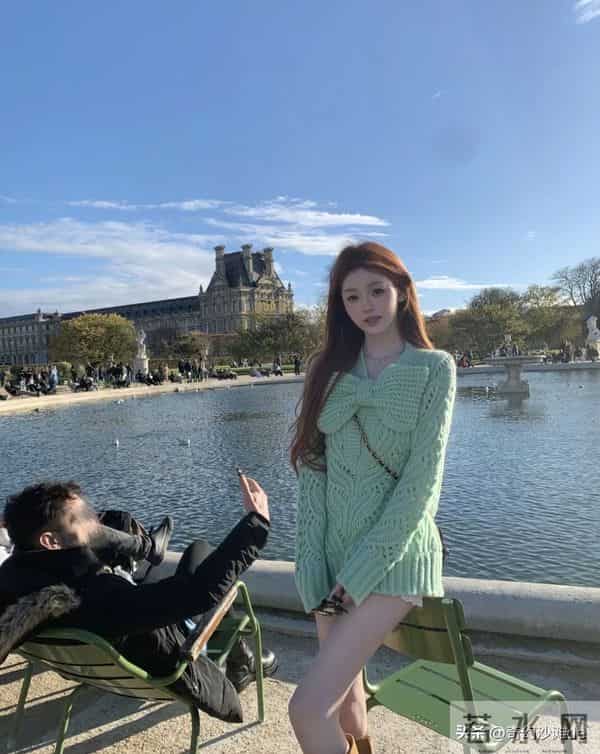 王思聪“最长女友”翻车：1年宠爱喂了狗？懒懒狂甩二手奢侈品！