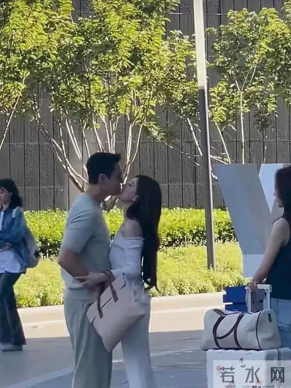 她们都说是为了艺术献身,看着不像啊!