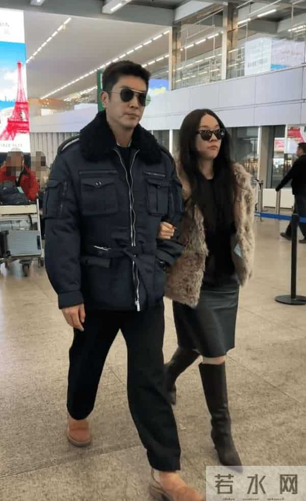 杜江霍思燕挽手走机场!夫妻俩感情甜蜜又恩爱