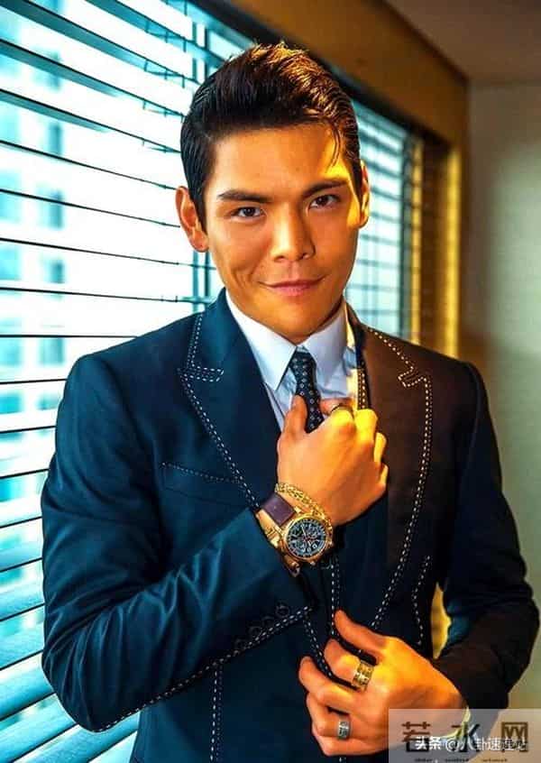 钱花光了人还在！89岁瘫坐轮椅的谢贤，给想改遗嘱的向太提了醒