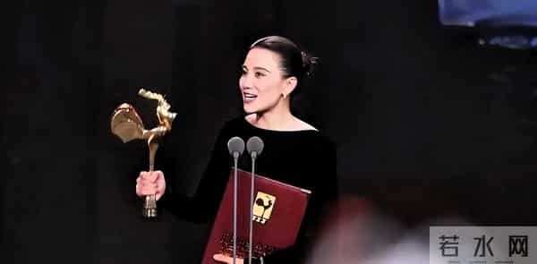 金鸡奖红毯成“照妖镜”!姚晨脸肿蒋勤勤歪嘴,叶童优雅胜出