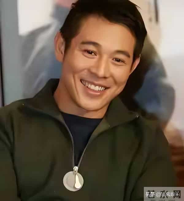 机关算尽太聪明?结婚26年后,一张照片暴露利智李连杰真实感情