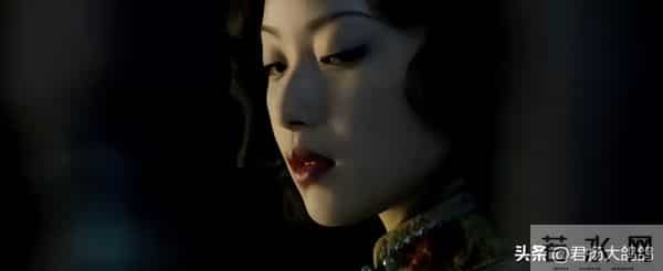 张艺谋没说错, “不合群”的导演饺子,才是娱乐圈真正的“聪明人”