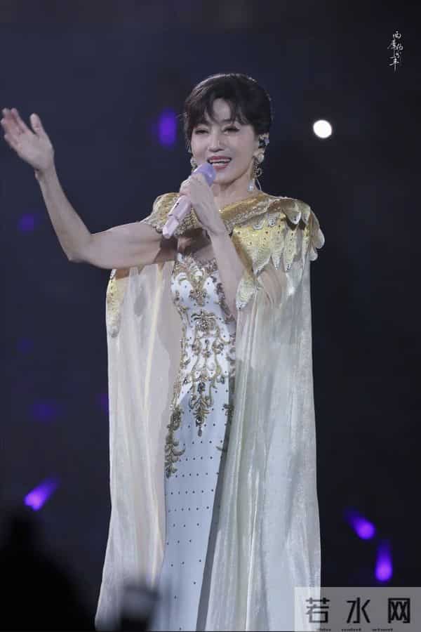 72岁赵雅芝又是架子鼓又是扫腿舞,这状态活力也太好了吧!