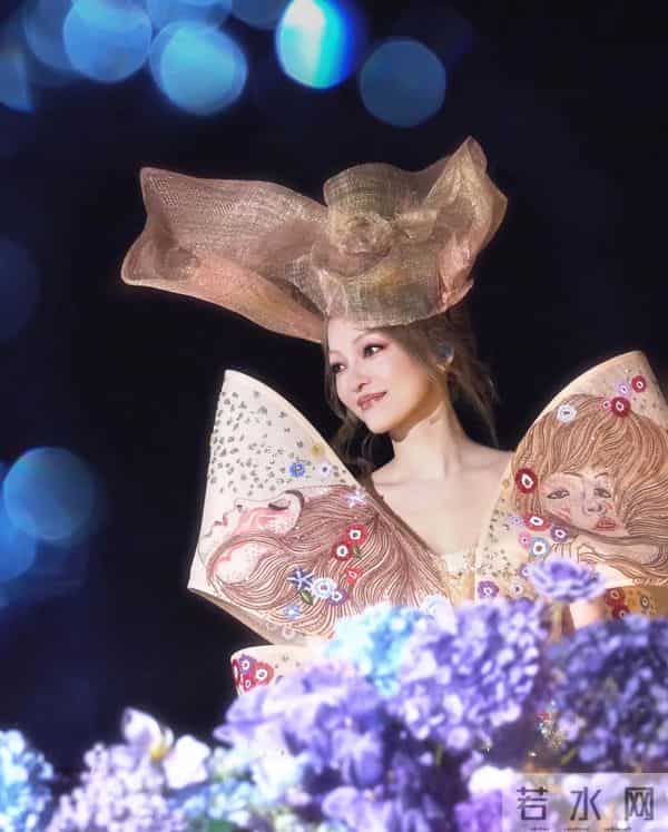 神仙联动!张韶涵觅光演唱会穿高定,老朋友懂她的倔强与光