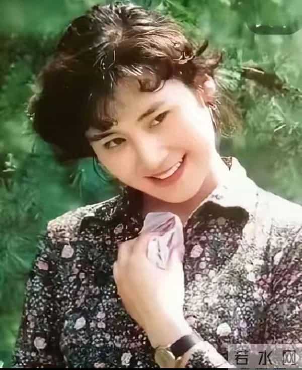 从车间钳工到国家一级演员,却因拍戏和丈夫离婚,今66岁依旧单身