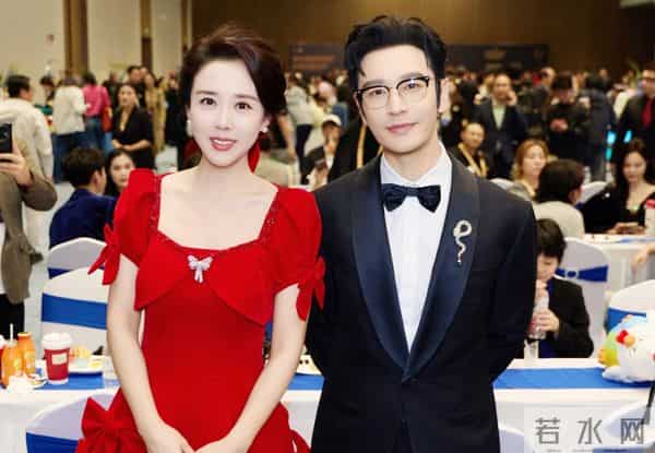 颜丹晨成电影红毯女王,红色泡泡裙惊艳全场,宋佳封后印小天蹭流