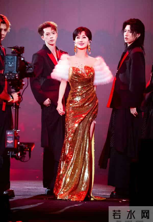 72岁赵雅芝又是架子鼓又是扫腿舞,这状态活力也太好了吧!