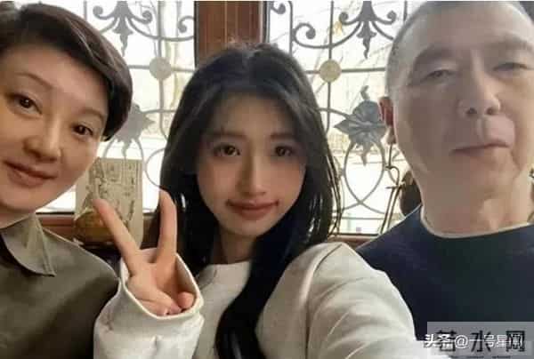 演都不演了?丁克大半辈子养女和冯小刚长太像,徐帆态度说明一切