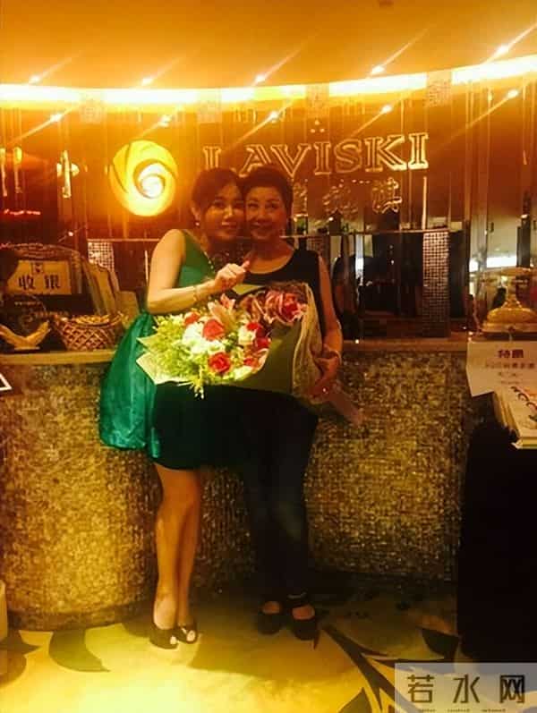 突传死讯!香港知名演员的老公在家中离世,坐在轮椅上没有了呼吸