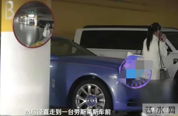 40岁李小萌北京逛街，开五六百万劳斯莱斯，王雷大连富二代不差钱