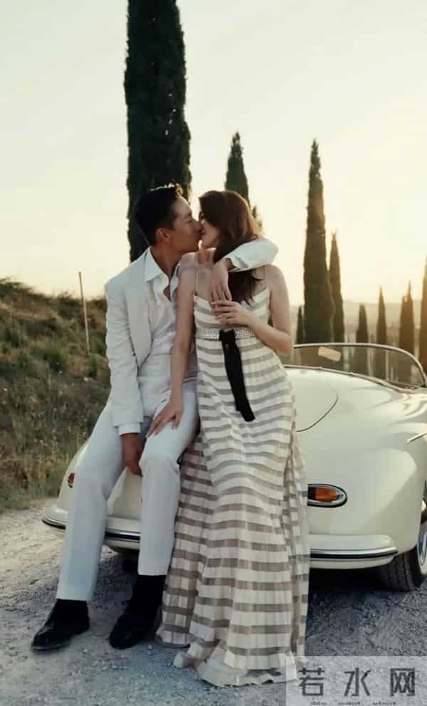 杨紫穿20年前的衣服出席活动，细心看还有污渍和虫洞…