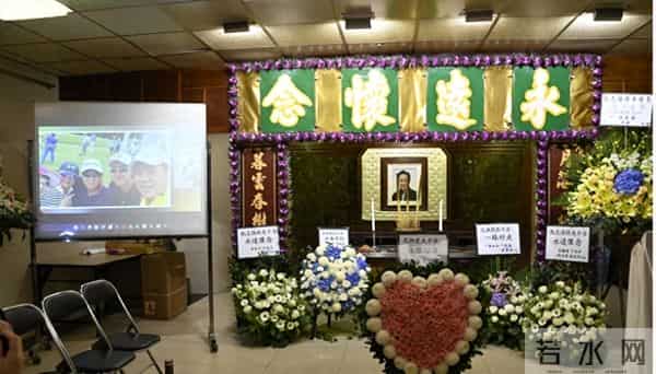 一路走好!香港资深艺人设灵遗孀哭成泪人,刚做完心脏支架手术