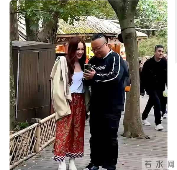 59岁温碧霞普陀山近照引爆全网：美是自由还是越界？