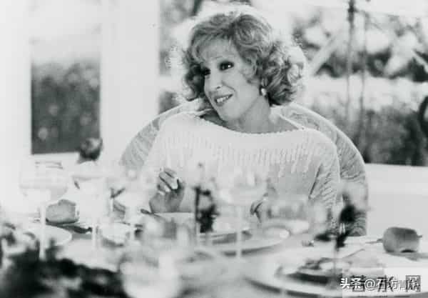 41年婚姻与30年闺蜜,平衡两种深情时,她给我们上了一堂女性友谊课