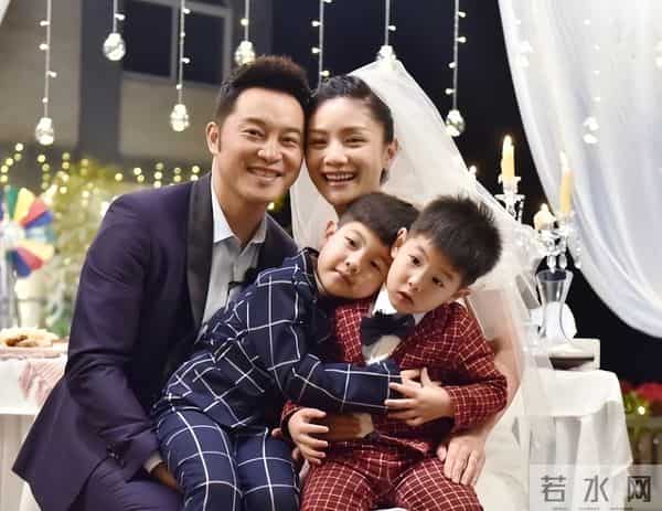 沙溢“亲脸”惹争议，宋雨琦后仰救场，同是已婚郑恺做法值得点赞