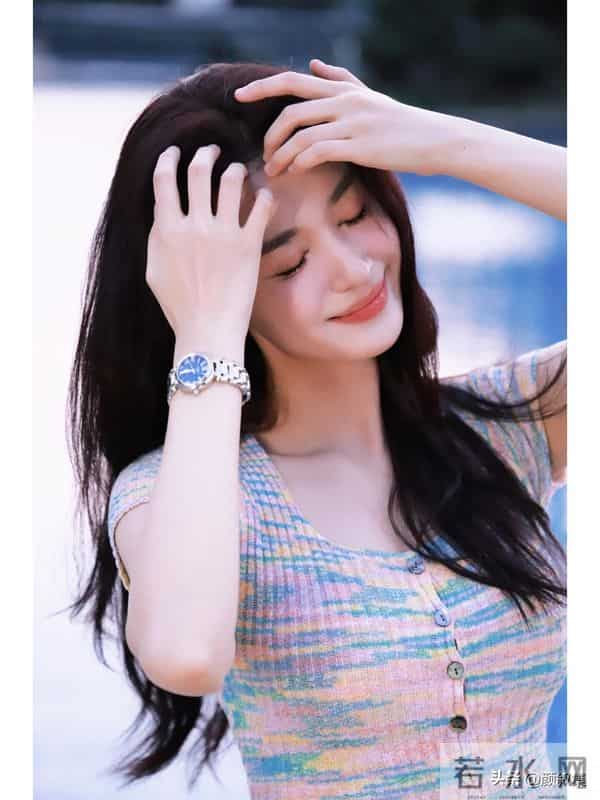 王楚然这组夏日随拍，美到想直接存图当壁纸！