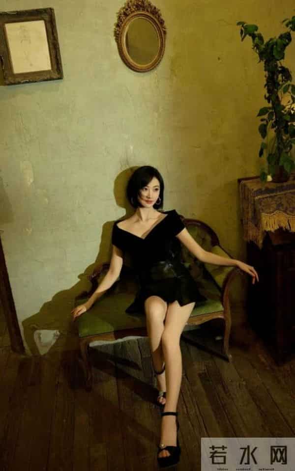 景甜 黑色包臀裙氛围感写真